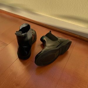 Dr. Martens black Chelsea boots! Sz. 7